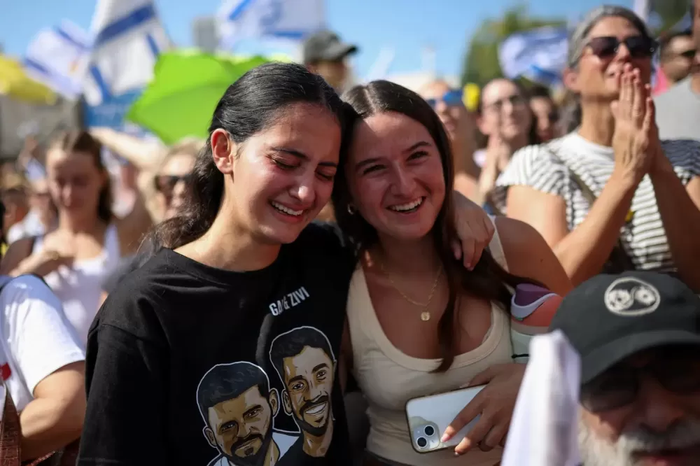 Lágrimas e celebração marcam troca de reféns entre Israel e Hamas