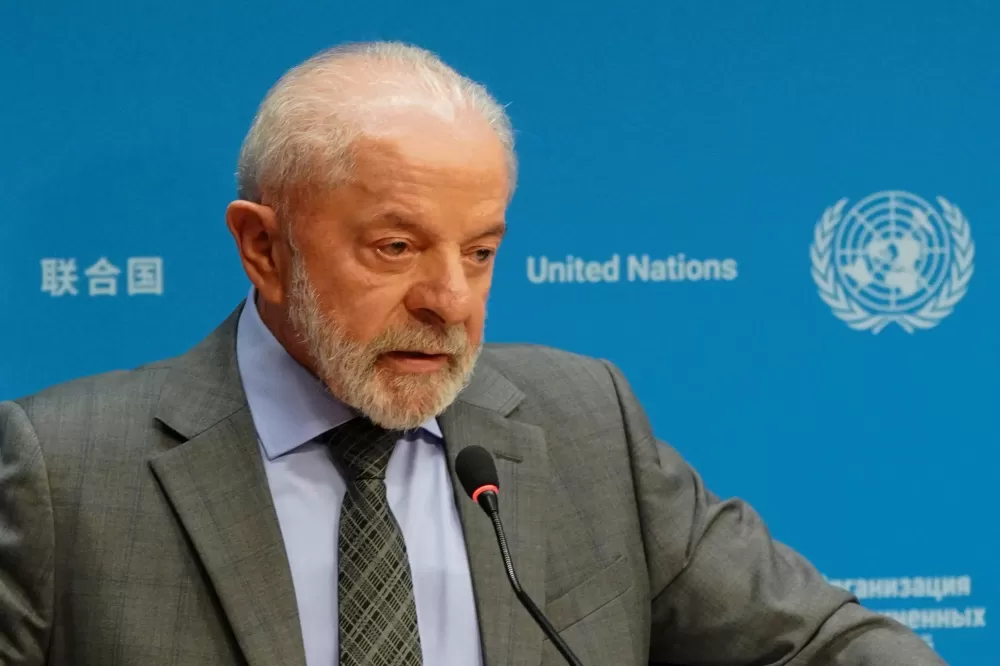 Lula diz que ajuste fiscal não justifica queda em investimento social