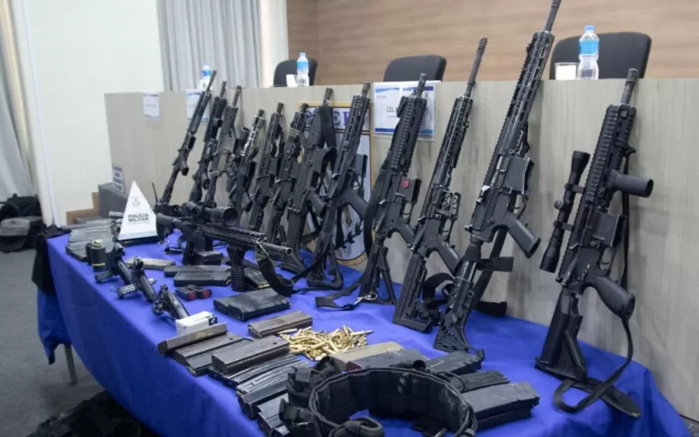 PM captura 14 milicianos e apreende arsenal avaliado em R$ 1 milhão