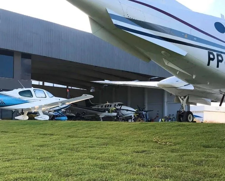 Quadrilha tenta roubar avião em aeroporto na Paraíba