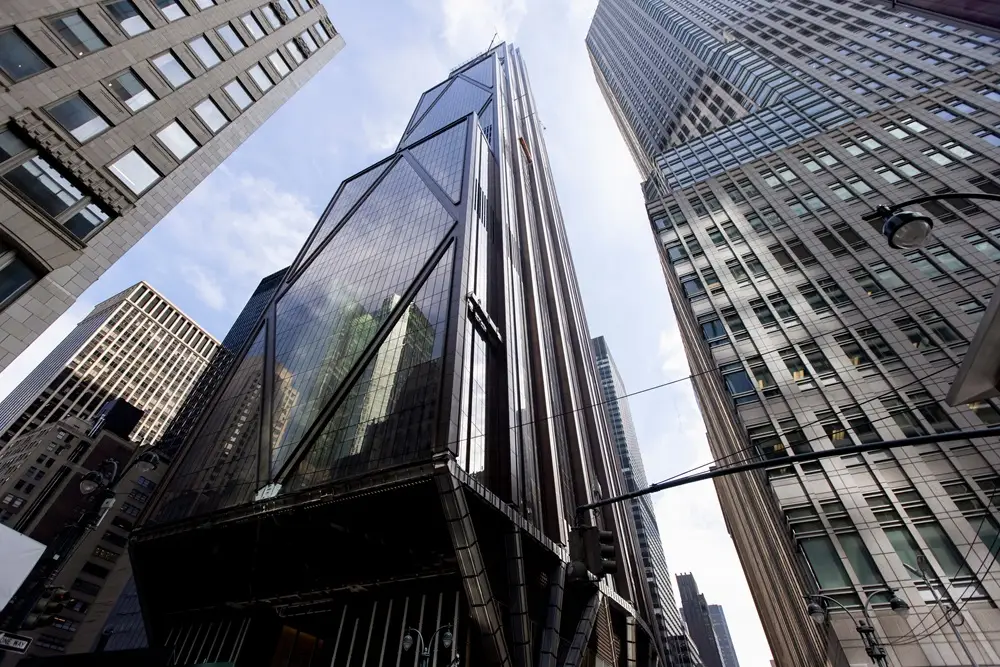 JPMorgan lucra mais que o esperado no 3º trimestre, mas também amplia provisões