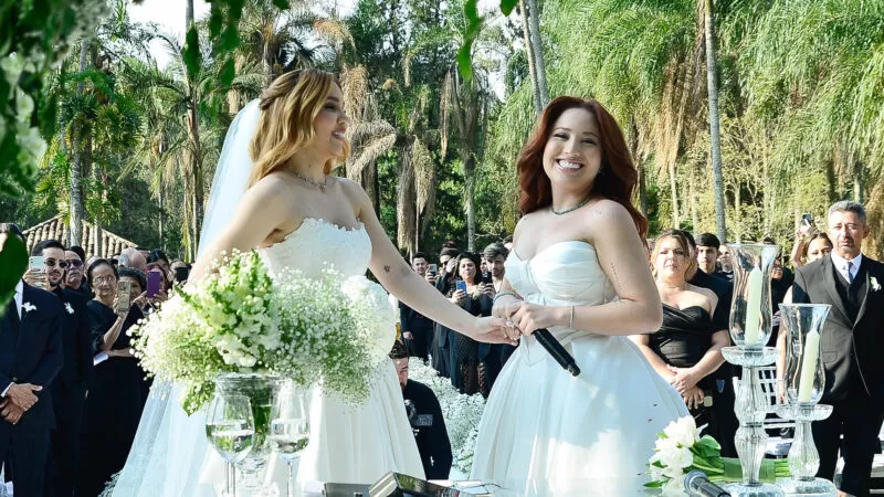 Casamento de Mari Fernandez e Júlia Ribeiro: Os looks das noivas