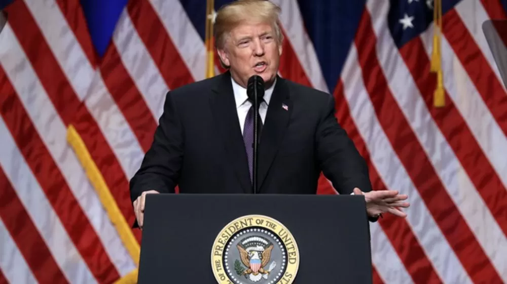 Trump assina decreto contra “preconceito anti-cristão” nos EUA.