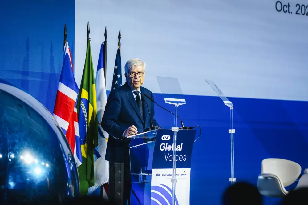 Incerteza com tarifas e bolha de IA levarão EUA à recessão em 12 meses, diz Nobel