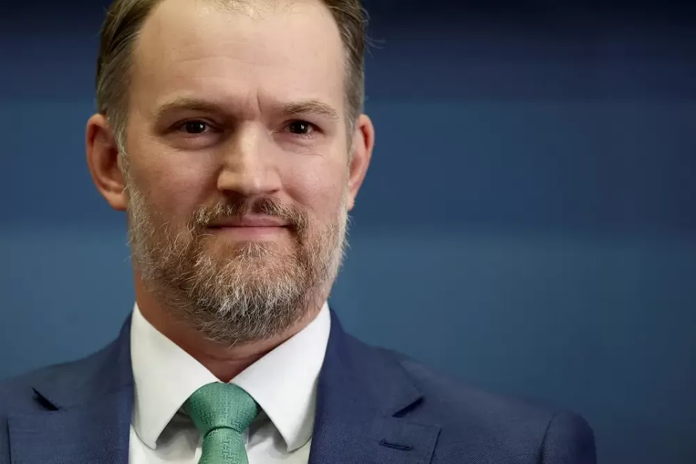 Indicado de Trump se diz aberto a lidar com “desequilíbrios” em comércio com Brasil.