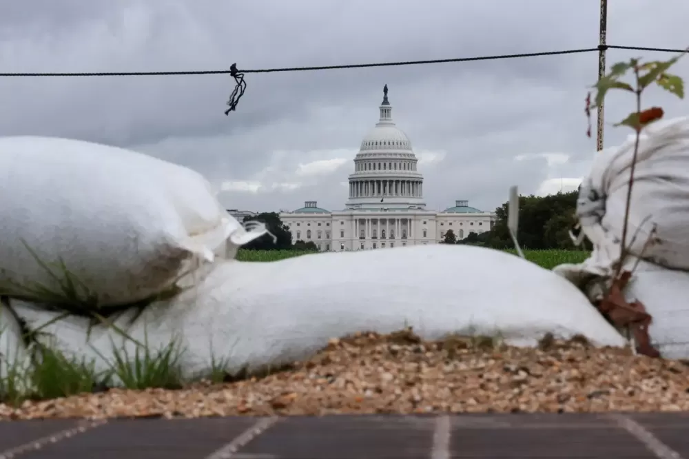 Juíza bloqueia demissões em massa de Trump durante paralisação do governo