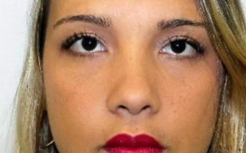 Enfermeira envolvida em procedimento estético que terminou em morte se entrega à polícia