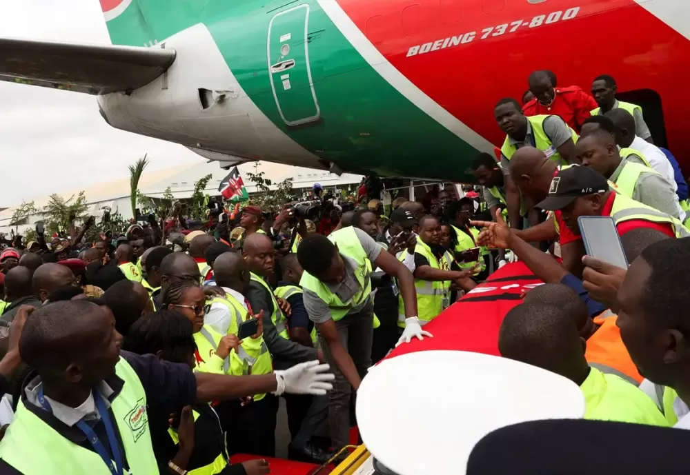 Forças quenianas atiram para o alto e lançam gás para dispersar multidão em velório