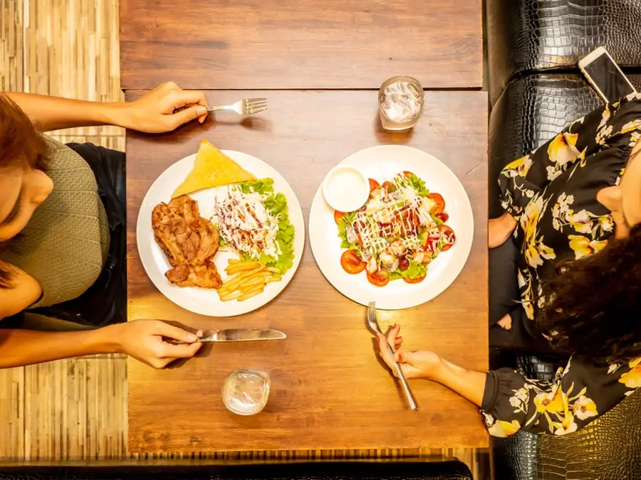 Senador propõe que BC regule operadoras de cartão alimentação e refeição