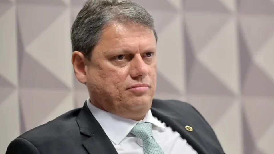 Emendas pagas por Tarcísio alimentam ONGs sem transparência em SP.