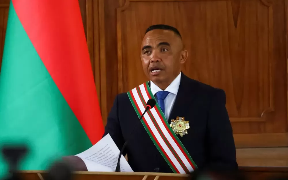 Coronel Michael Randrianirina assume presidência de Madagascar após golpe militar