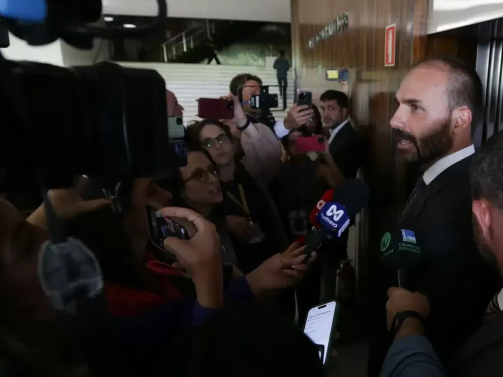 Eduardo Bolsonaro ironiza reunião com os EUA e diz chanceler “não conseguiu nada”