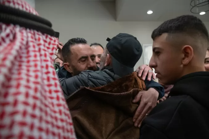 Israel liberta mais 183 prisioneiros palestinos como parte do cessar-fogo