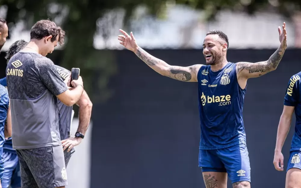 Neymar volta a campo pelo Santos diante do Novorizontino.