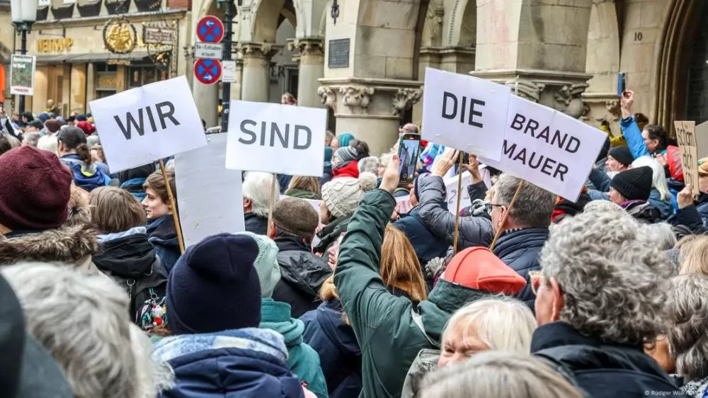Protestos contra extremismo de direita mobilizam Alemanha.