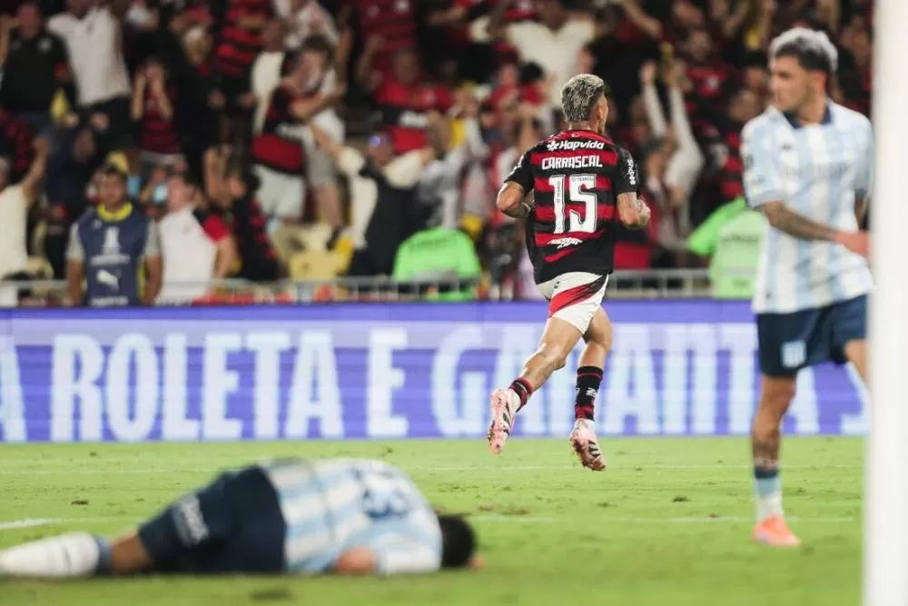 Flamengo sofre, mas marca gol no fim e vence Racing/ARG no Maracanã