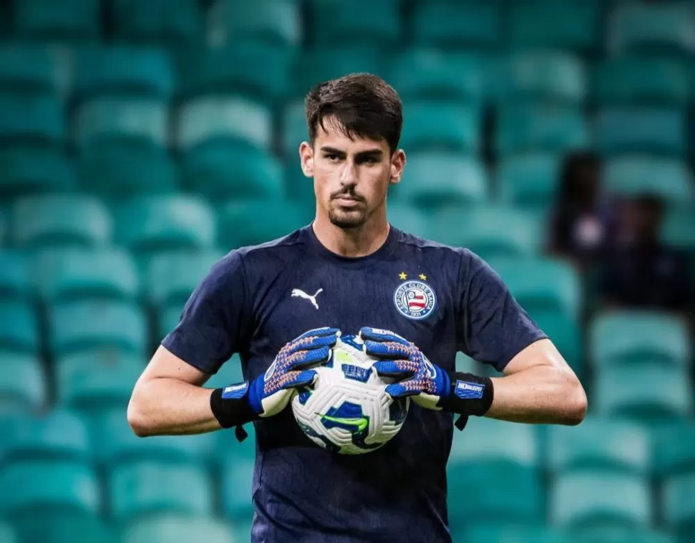 Santa Cruz acerta pré-contrato com goleiro Gabriel Souza, do Bahia