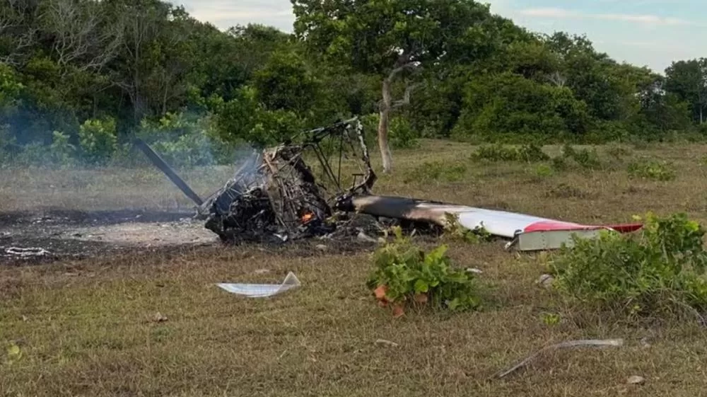 Avião de pequeno porte cai na Bahia; uma pessoa morreu e outra ficou ferida.