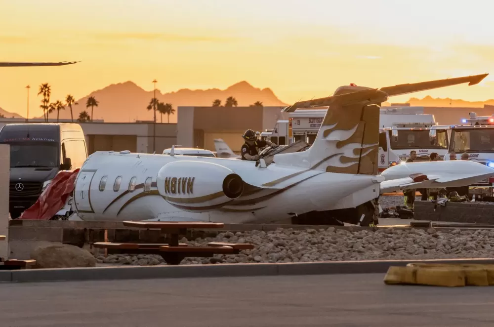 Jato de banda de rock sai da pista e colide com outra aeronave nos EUA; 1 morre.
