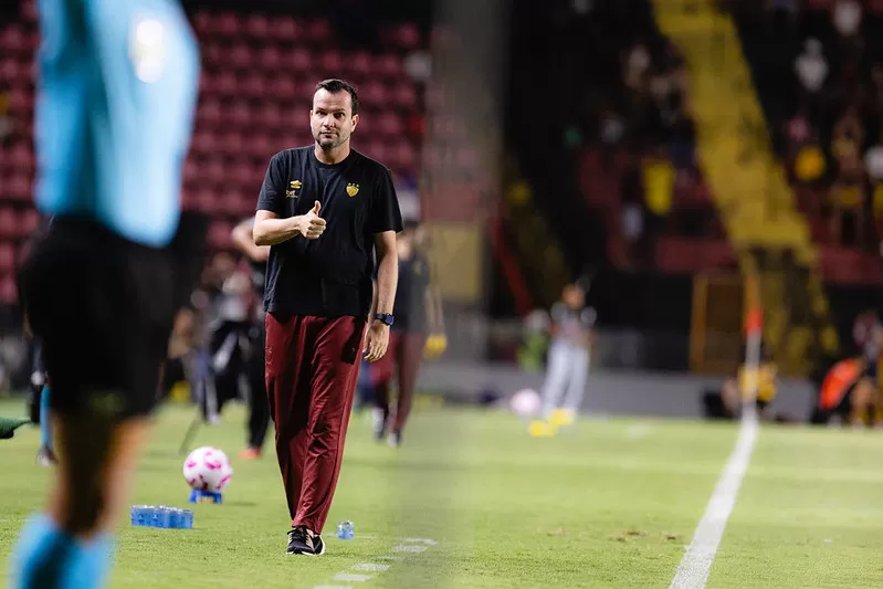 Presidente do Sport aguarda conversa com Daniel, mas garante técnico: “Segue comandando”