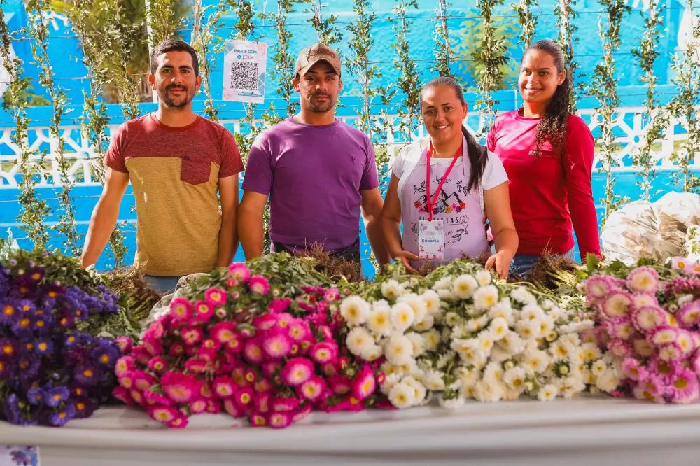 5ª Edição da feira de flores e comercialização do dia de finados é realizada em bezerros.
