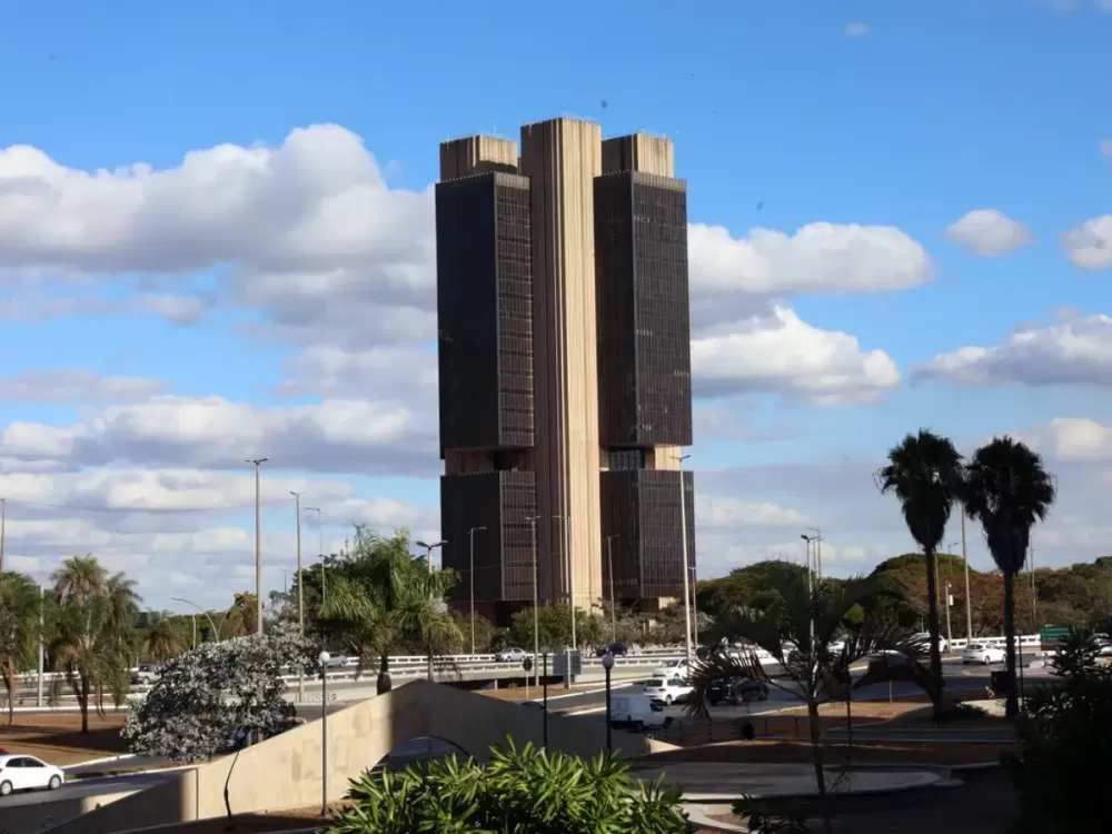 Focus, leilões do BC, reação ao encontro entre Lula e Trump e mais destaques hoje