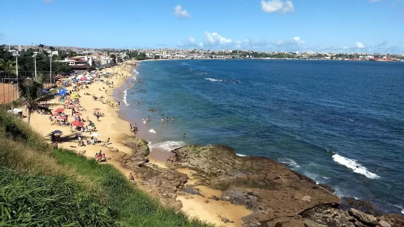 Corpo de homem é encontrado boiando em praia de Salvador; saiba detalhes