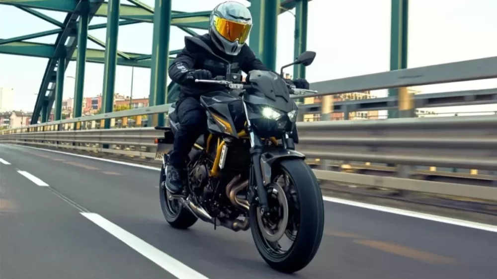 A moto queridinha da Kawasaki voltou com algo que muda tudo