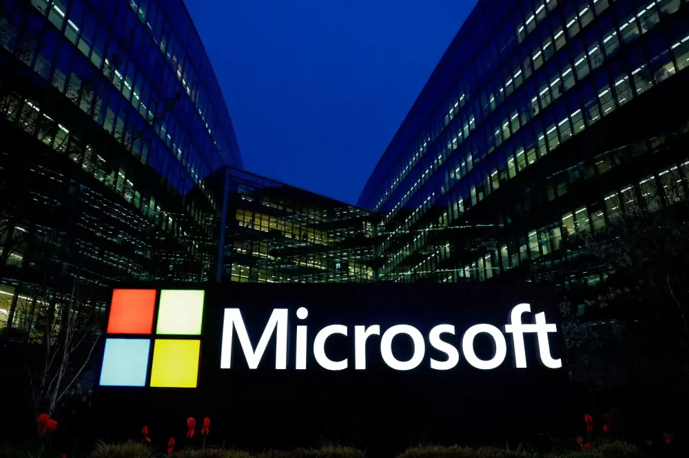 Microsoft lucra US$ 27,7 bi no trimestre fiscal e investe quase US$ 35 bi em IA
