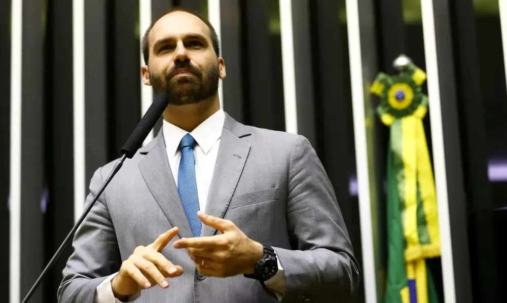Câmara inclui Eduardo Bolsonaro em cadastro de devedores do setor público por faltas