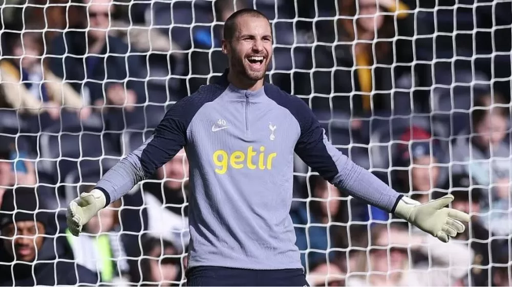 Ex-goleiro do Tottenham abandona a bola para capturar o mundo