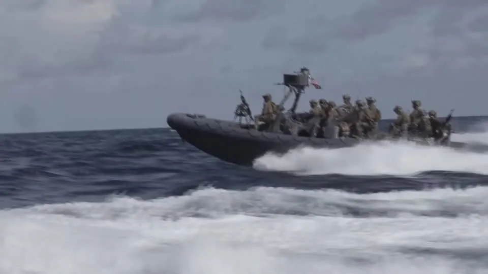 VÍDEO: EUA divulgam imagens de fuzileiros navais atirando com metralhadoras no Mar do Caribe