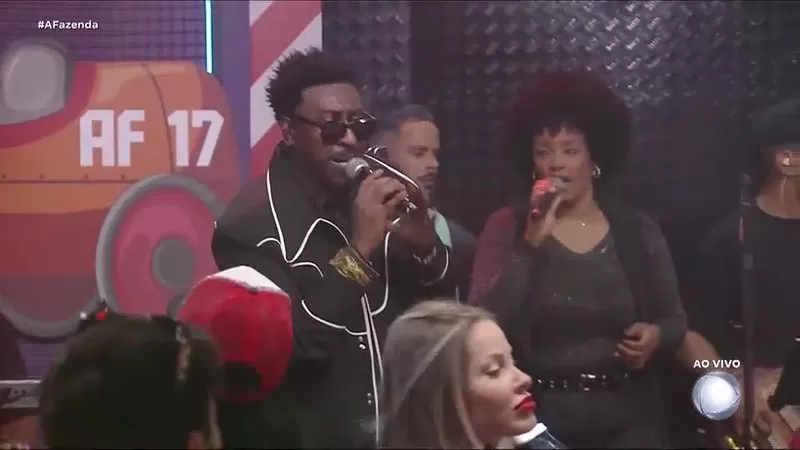 A Fazenda 17: Barraco generalizado e Pixote encerrando show após confusão; assista tudo que rolou na última festa