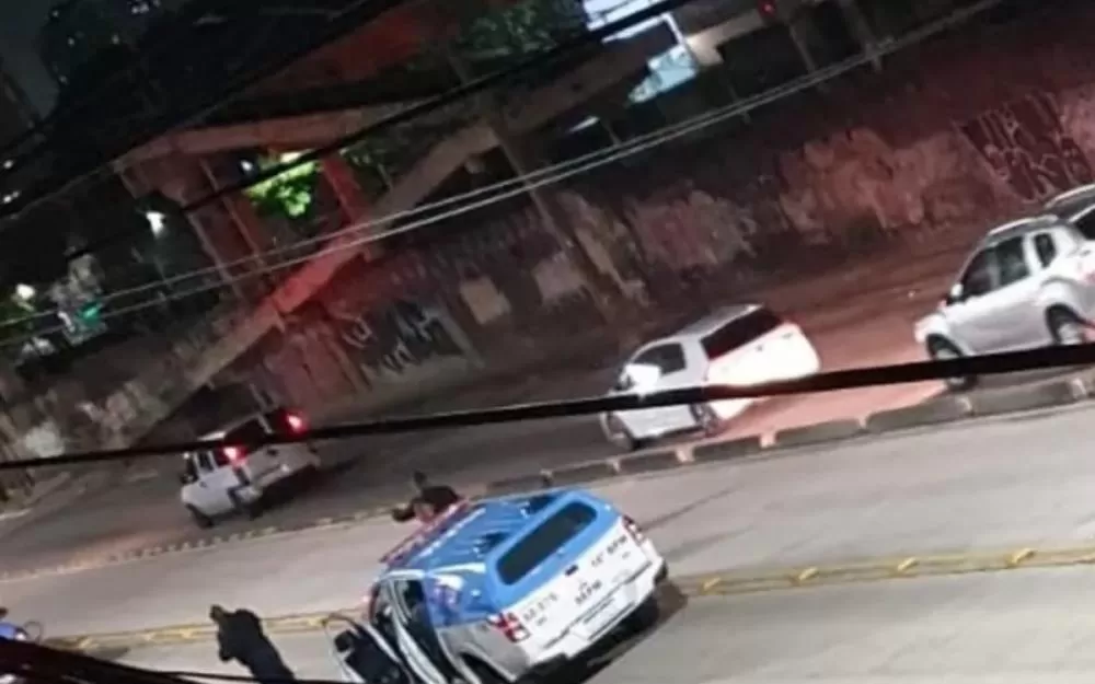 Viatura da PM é atacada a tiros na Zona Norte