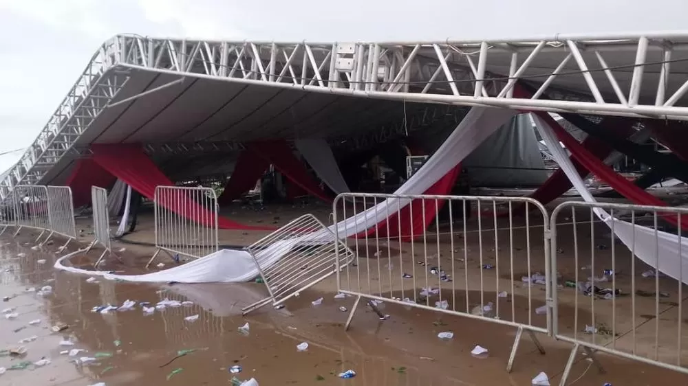 Homem morre após ventos de 95 km/h derrubarem estrutura de festa universitária no interior de SP.