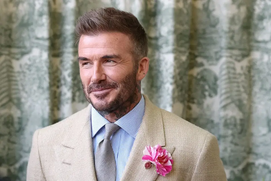 David Beckham é condecorado cavaleiro pelo rei Charles III após 13 anos de espera