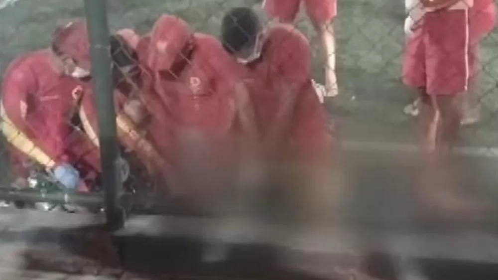 Homem passa mal e morre durante jogo de futebol amador na orla de Pajuçara