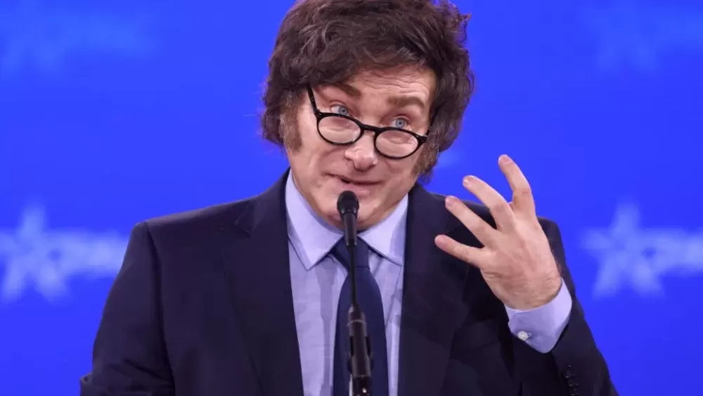 Milei promete manter controle cambial e diz que Argentina “não vai dar calote”