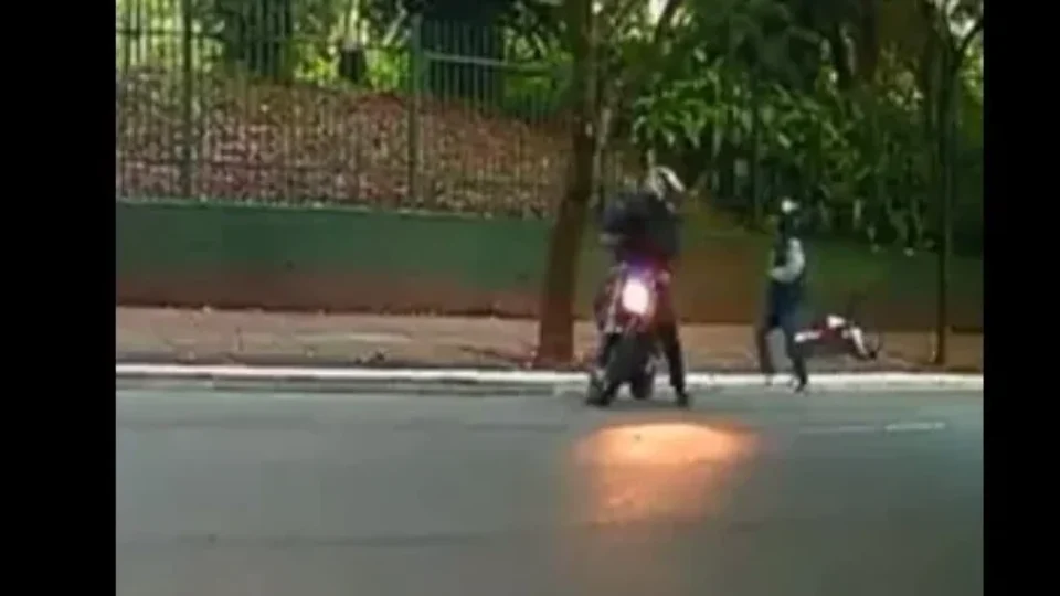 Ciclista é morto a tiros em assalto no Itaim Bibi, em São Paulo