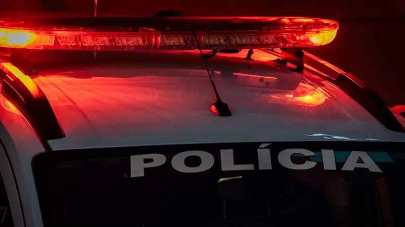 Apresentadora famosa tem casa invadida por criminosos em São Paulo e moradores são feitos reféns