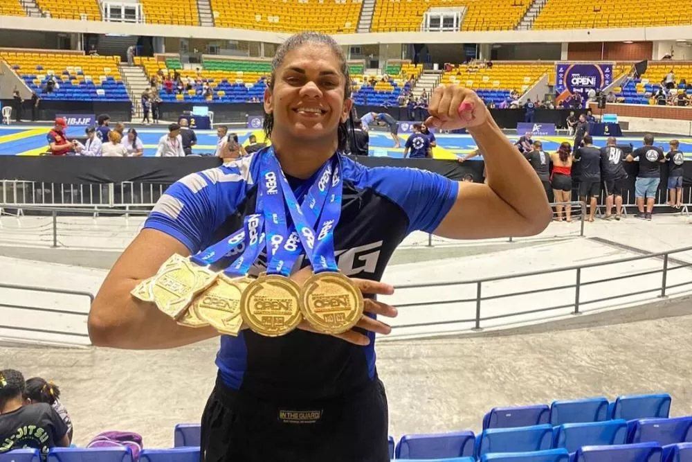 De olho no Mundial, pernambucana conquista quatro ouros em campeonato de jiu-jitsu