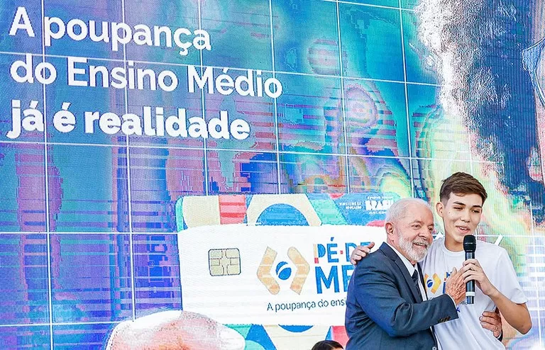 Lula planeja depositar pessoalmente na Caixa a próxima parcela do Pé-de-Meia.