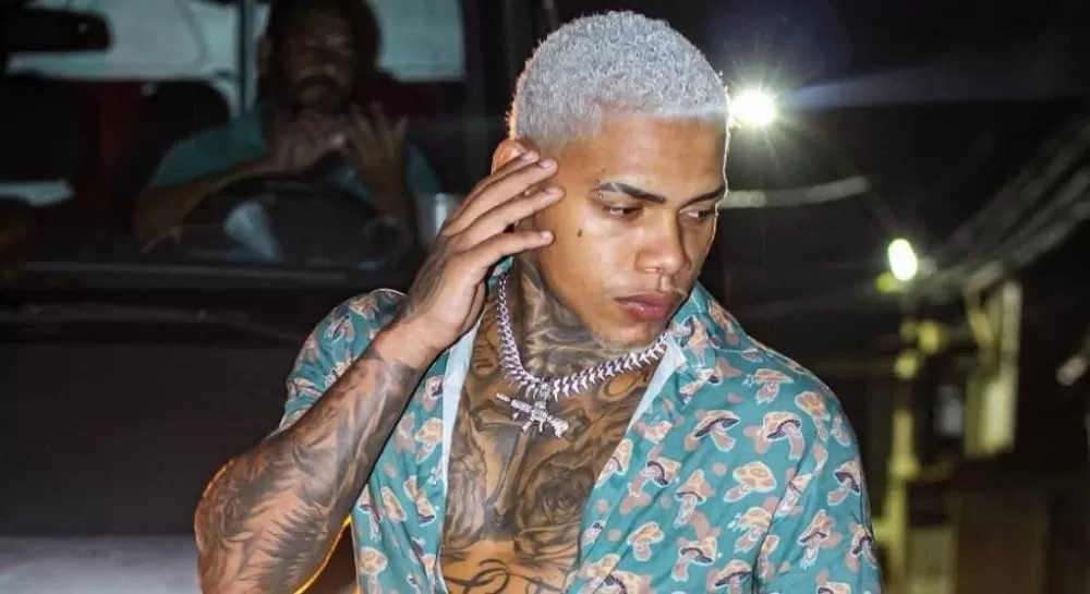 Cantor recifense VT Kebradeira é preso no DF por injúria racial e ameaça contra mulher em ônibus