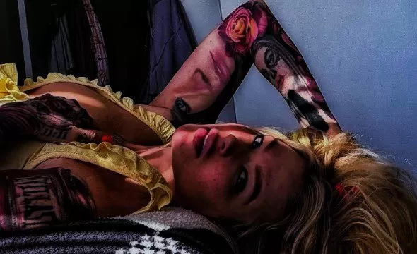 Atriz famosa abandona conteúdos adultos e vira cristã: “fui batizada”