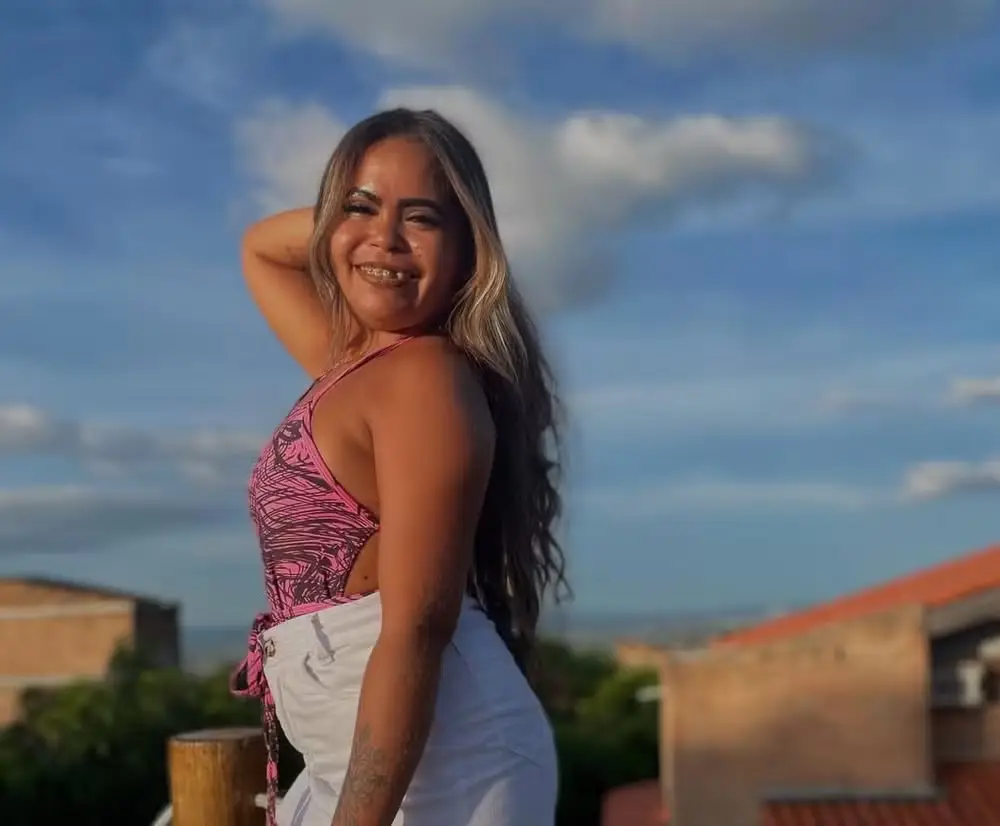 Influencer morre em Petrolina após consumir uísque suspeito de conter metanol