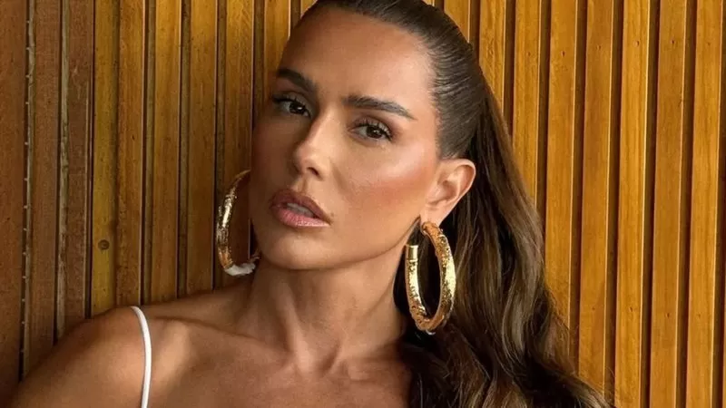 Deborah Secco leva fãs à loucura ao reviver Bruna Surfistinha em cliques nostálgicos; confira