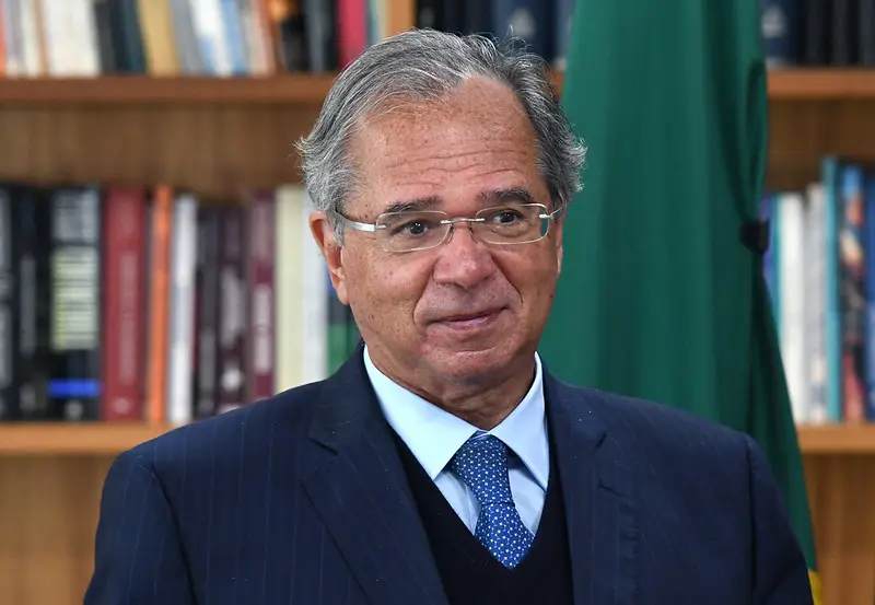 ‘O Brasil, com 2 mandatos, fazendo a coisa certa, ia embora’, diz Paulo Guedes
