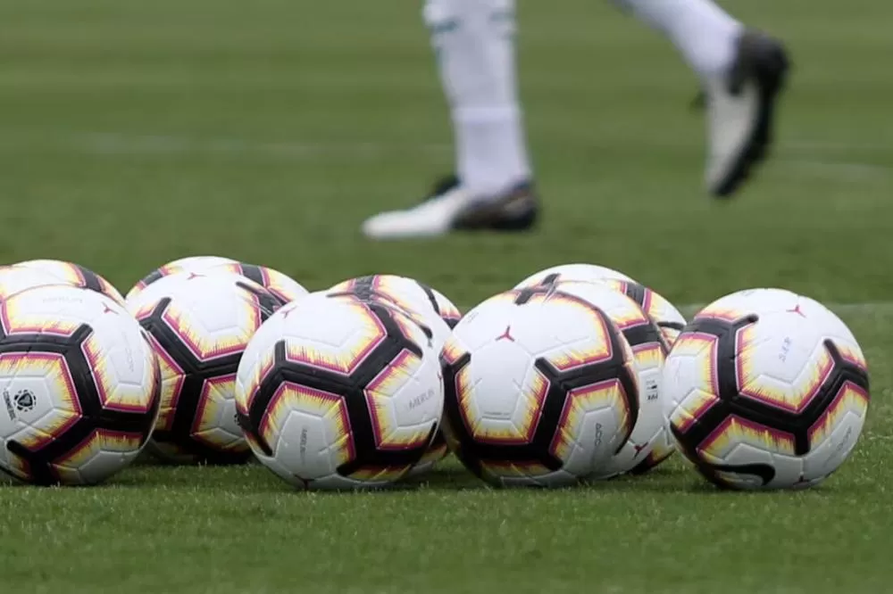 TV aberta supera bem o streaming na preferência dos brasileiros fãs de futebol, diz pesquisa