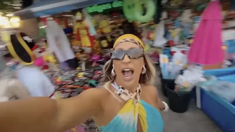 Com vídeo gravado com celular, Valesca Popozuda lança 'proibidão' e viraliza: 'hit do carnaval'; ASSISTA.