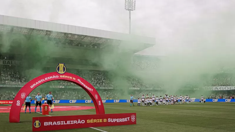 Série B terá última rodada decisiva com cinco times na briga pelo acesso e três lutando contra o rebaixamento